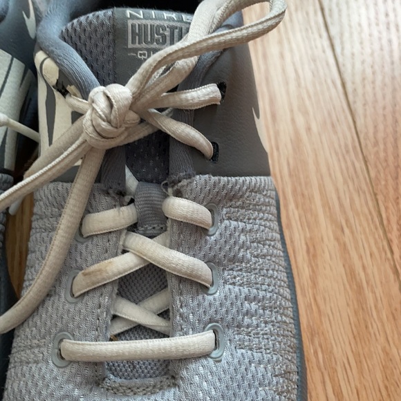 Grey Nike Hustle Quick - Picture 2 of 7